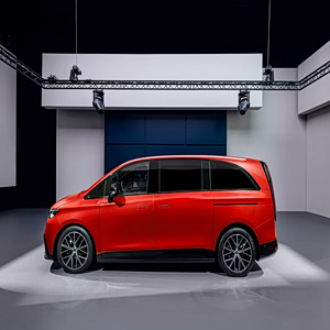 Mercedes: Παρουσίασε ένα πολυτελές VAN – Στόχος οι πλούσιοι της Κίνας