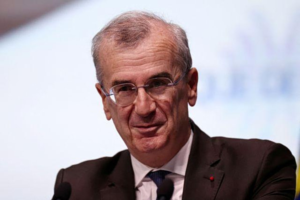 Βιλερουά (ΕΚΤ): Ετοιμη να αναλάβει δράση για τον πληθωρισμό η ΕΚΤ