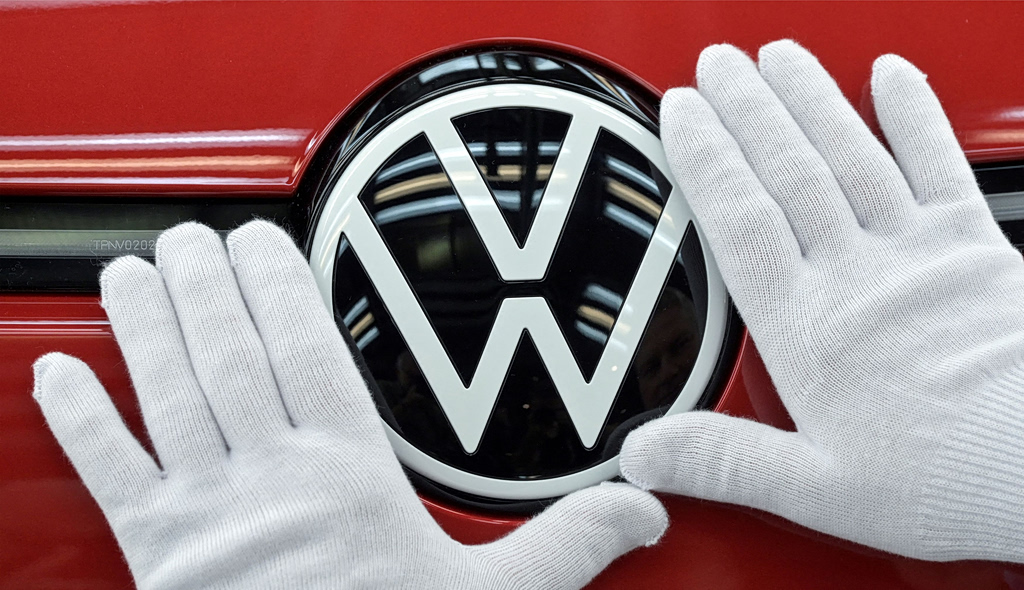 Volkswagen: Μείωση 50% στα κέρδη του 2025 λόγω δασμών και ανταγωνισμού με Κίνα