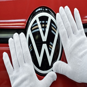Volkswagen: Μείωση 50% στα κέρδη του 2025 λόγω δασμών και ανταγωνισμού με Κίνα
