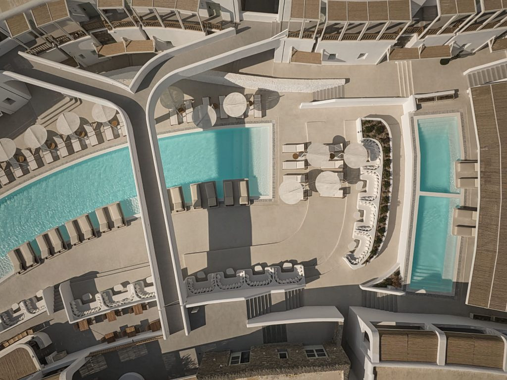 SWOT Hospitality: Συνεργασία με Alpha Bank για το advisory νέων ξενοδοχειακών σχημάτων