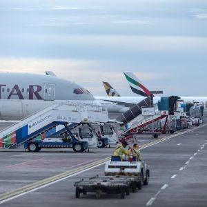 Μέση Ανατολή: Η πολεμική σύγκρουση διακόπτει χιλιάδες πτήσεις, χάος στις μετακινήσεις