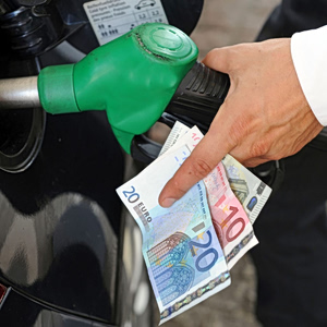 Fuel Pass: Πάσχα στο χωριό χωρίς την επιδότηση για τα καύσιμα
