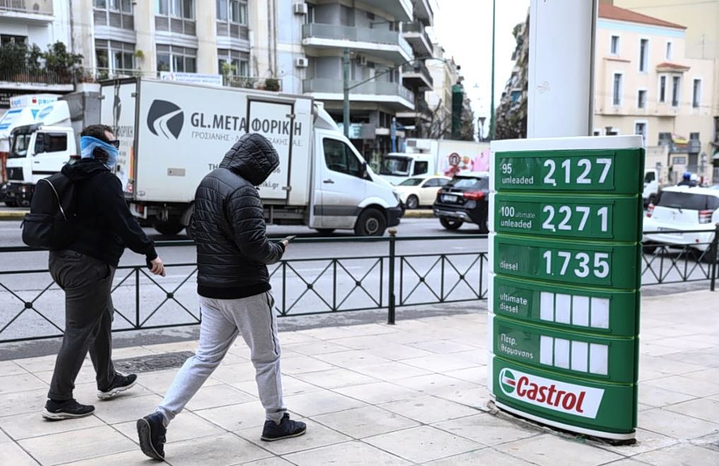 Fuel Prices in Athens Area Break €2 Threshold