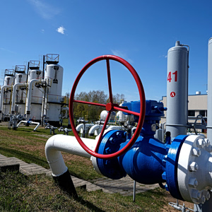 ΕΕ: Έκκληση στα κράτη μέλη να γεμίσουν τις δεξαμενές αποθήκευσης φυσικού αερίου