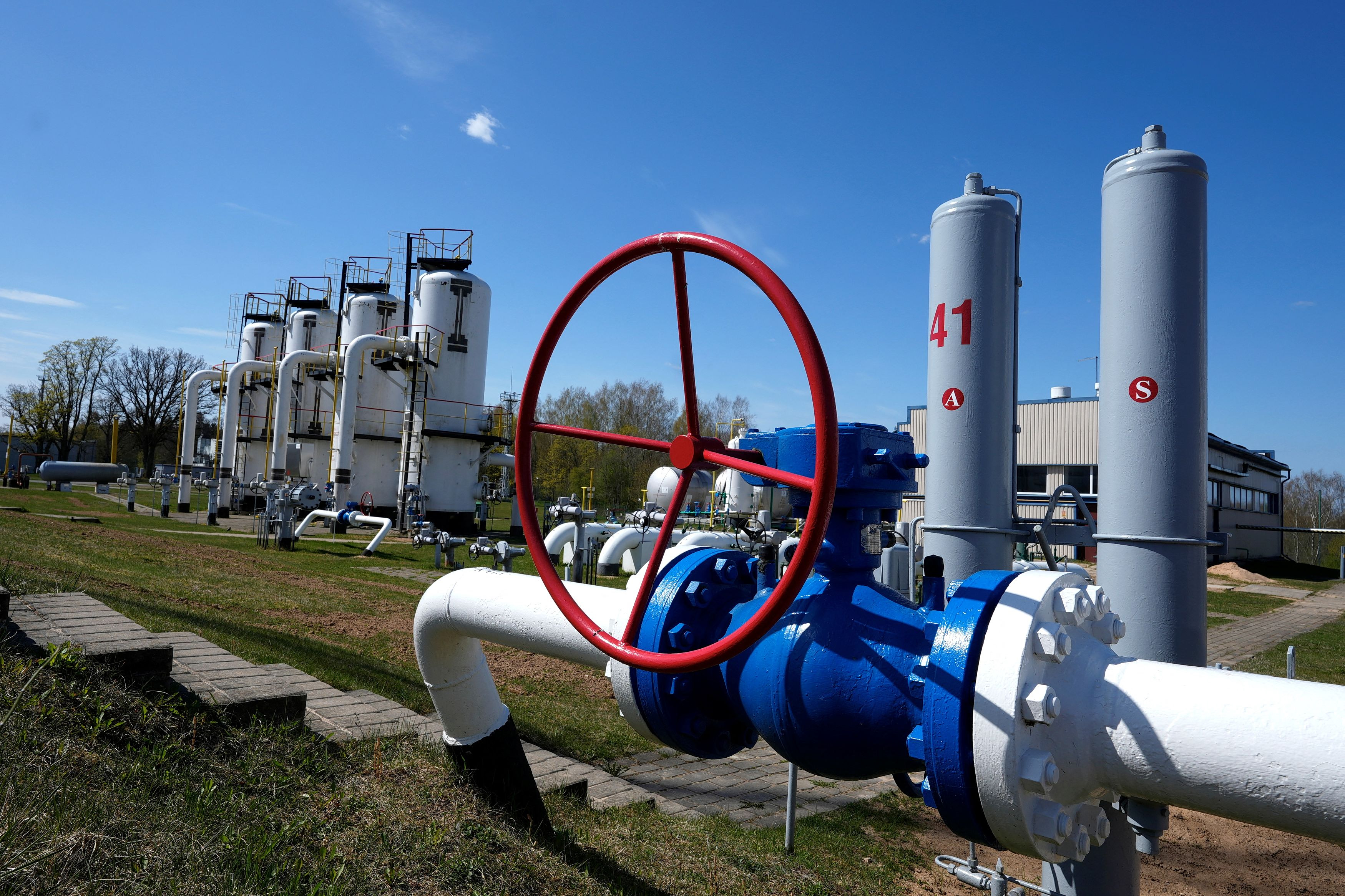 ΕΕ: Έκκληση στα κράτη μέλη να γεμίσουν τις δεξαμενές αποθήκευσης φυσικού αερίου