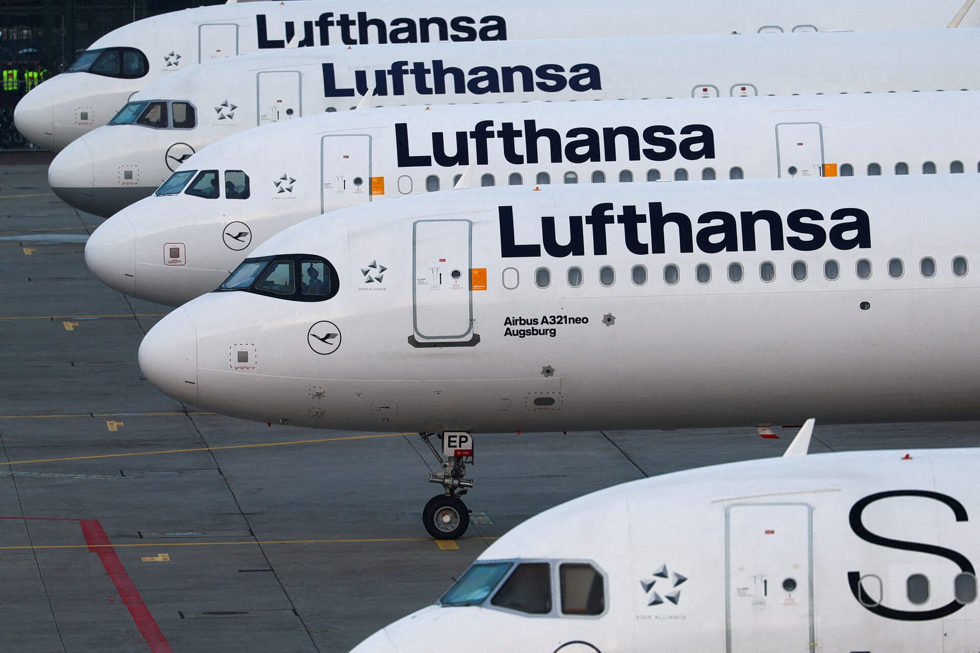 Lufthansa: Ακυρώνει 20.000 πτήσεις μικρών αποστάσεων για εξοικονόμηση καυσίμων