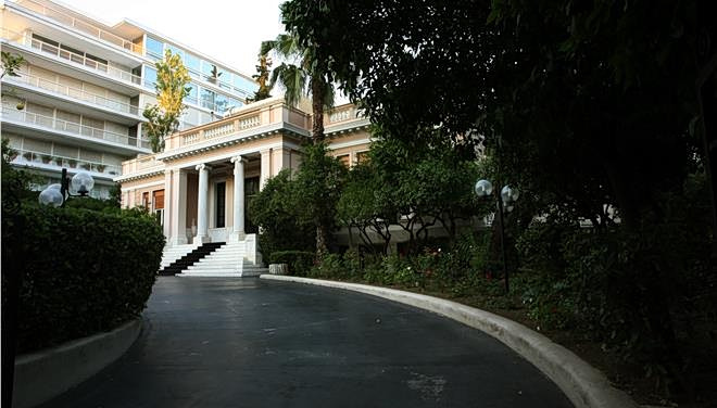 Ακρίβεια: Σύσκεψη εντυπώσεων στο Μαξίμου για ανατιμήσεις και κρίση