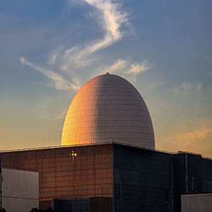 Βρετανία: Αναθεωρεί τη νομοθεσία για την πυρηνική ενέργεια προκειμένου να επιταχύνει έργα