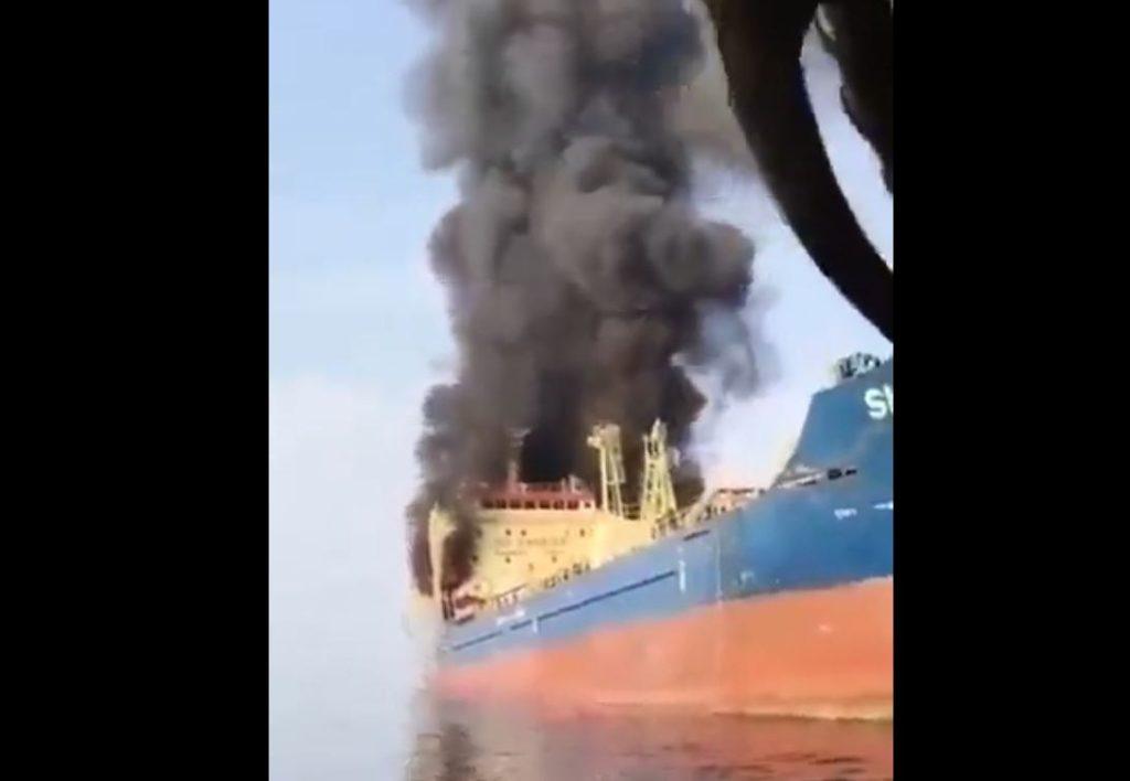 Περσικός κόλπος: Χτυπήθηκε και δεύτερο πλοίο στα Στενά του Ορμούζ