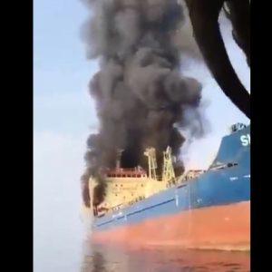 Περσικός κόλπος: Χτυπήθηκε και δεύτερο πλοίο στα Στενά του Ορμούζ