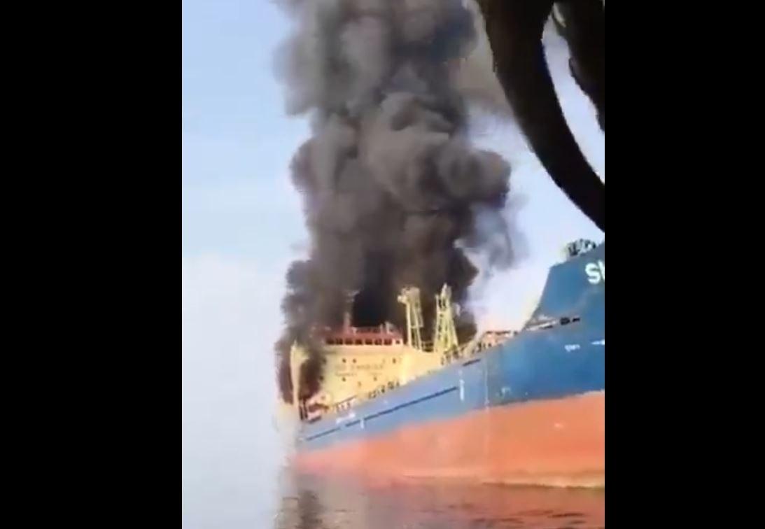 Περσικός κόλπος: Χτυπήθηκε και δεύτερο πλοίο στα Στενά του Ορμούζ