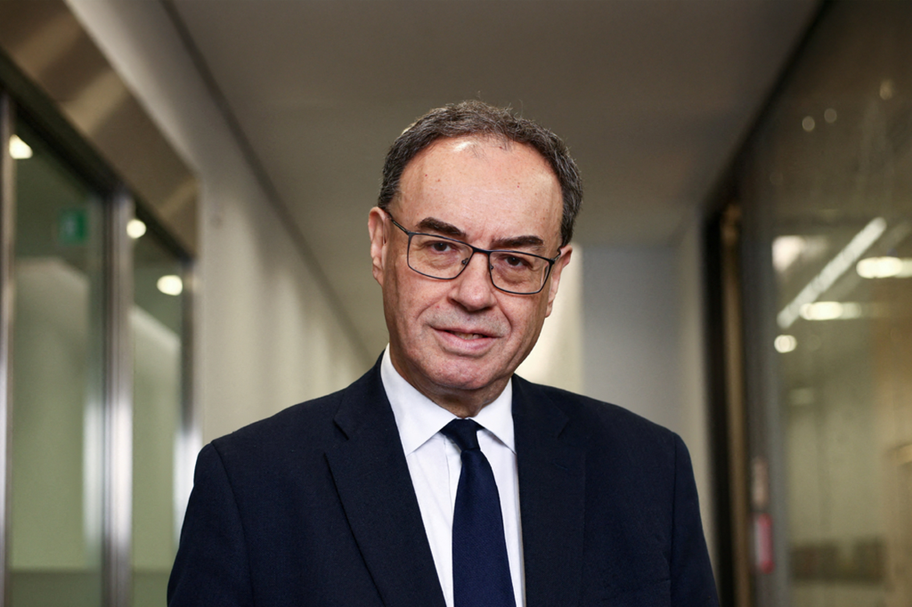 Μπέιλι: Ο πόλεμος με το Ιράν επιδεινώνει τις πιέσεις στην ιδιωτική πίστη – Το διπλό πλήγμα