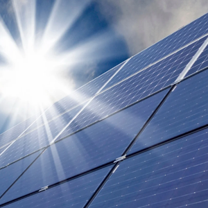 Ξεκίνησε η λειτουργία δύο φωτοβολταϊκών πάρκων της HELLENiQ ENERGY στη Ρουμανία