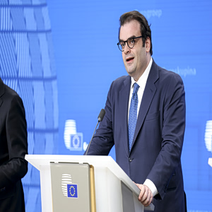 Πιερρακάκης μετά το Eurogroup: Σήμα κινδύνου για παρατεταμένη αστάθεια – Εξετάστηκαν μέτρα