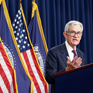 Πάουελ: Θα παραμείνει στη Fed μέχρι να ολοκληρωθεί η έρευνα – Μείωση επιτοκίων αν υποχωρήσει ο πληθωρισμός