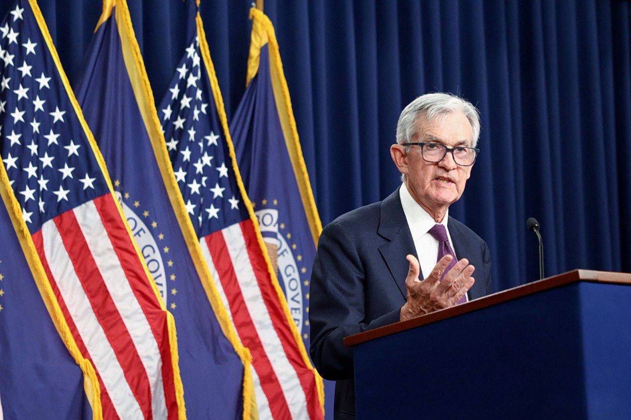 Πάουελ: Θα παραμείνει στη Fed μέχρι να ολοκληρωθεί η έρευνα – Μείωση επιτοκίων αν υποχωρήσει ο πληθωρισμός