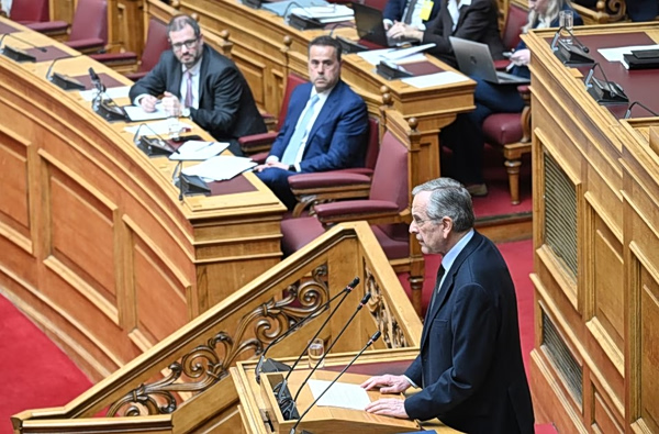 Samaras, Papastavrou Clash in Parliament Over Chevron Deal