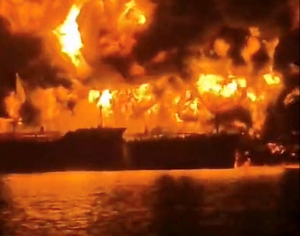 Στενά του Ορμούζ: Έξι εμπορικά πλοία δέχθηκαν επίθεση στον Κόλπο