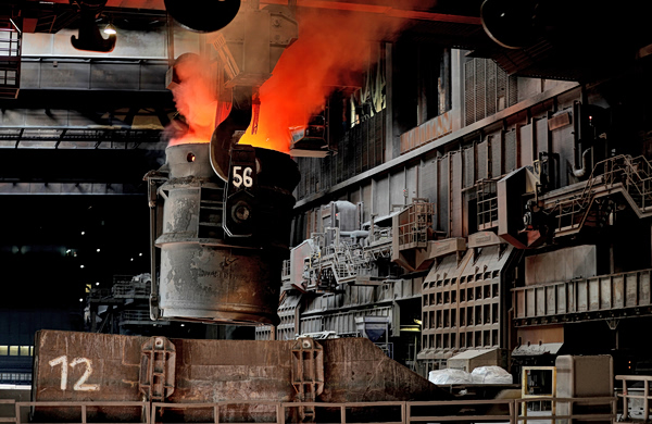 Γαλλία: Αυξήθηκαν 30% τα λουκέτα εργοστασίων λόγω πίεσης από δασμούς Τραμπ και Ασία