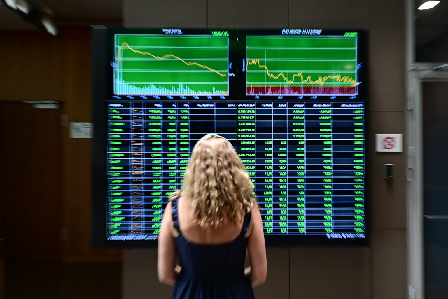 Χρηματιστήριο Αθηνών: Μάχες πάνω από τις 2.120 μονάδες δίνει η αγορά