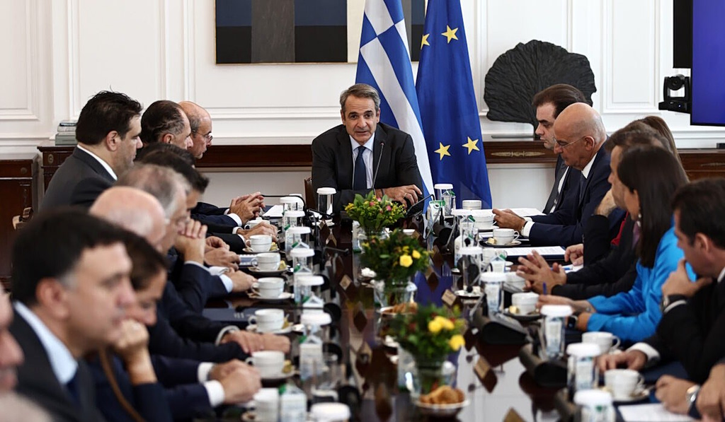 Μια αμήχανη κυβέρνηση παρακολουθεί την οικονομική κρίση να έρχεται χωρίς να κάνει τίποτα για αυτό