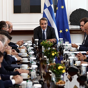 Μια αμήχανη κυβέρνηση παρακολουθεί την οικονομική κρίση να έρχεται χωρίς να κάνει τίποτα για αυτό