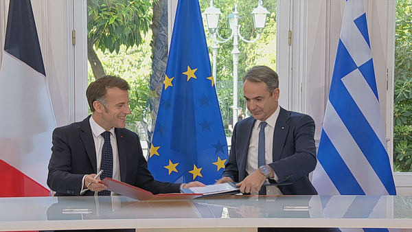 Εννέα συμφωνίες υπέγραψαν Μητσοτάκης και Μακρόν – Τι περιλαμβάνουν