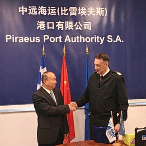 ΟΛΠ: Δωρεά επτά απινιδωτών στο Λιμενικό Σώμα για ενίσχυση της ασφάλειας