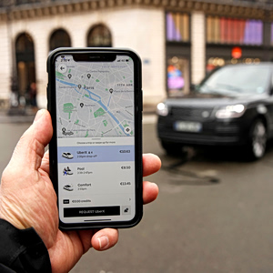 Uber: Δεύτερη δίκη για επίθεση και χιλιάδες αγωγές στο παρασκήνιο