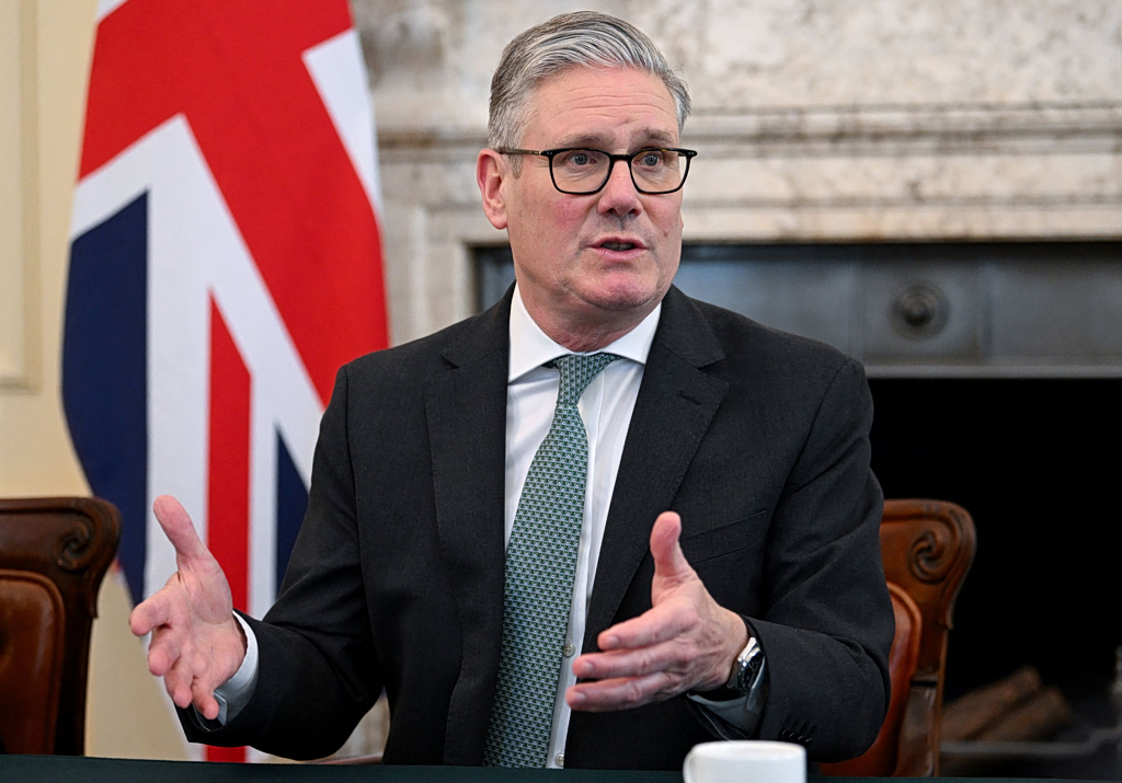 Στάρμερ: Γιατί ανησυχεί για… τις συναυλίες του Κάνιε Γουέστ