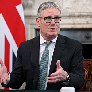 Στάρμερ: Γιατί ανησυχεί για… τις συναυλίες του Κάνιε Γουέστ