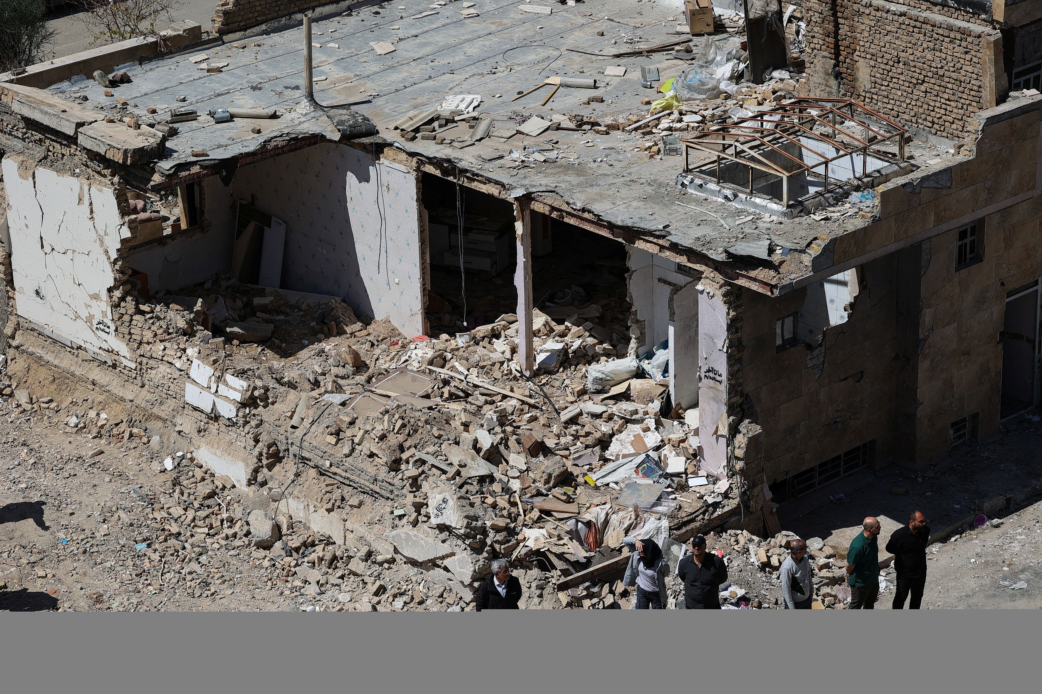 Πανηγυρισμοί σε Τεχεράνη για την κατάρριψη των δύο αμερικανικών αεροσκαφών