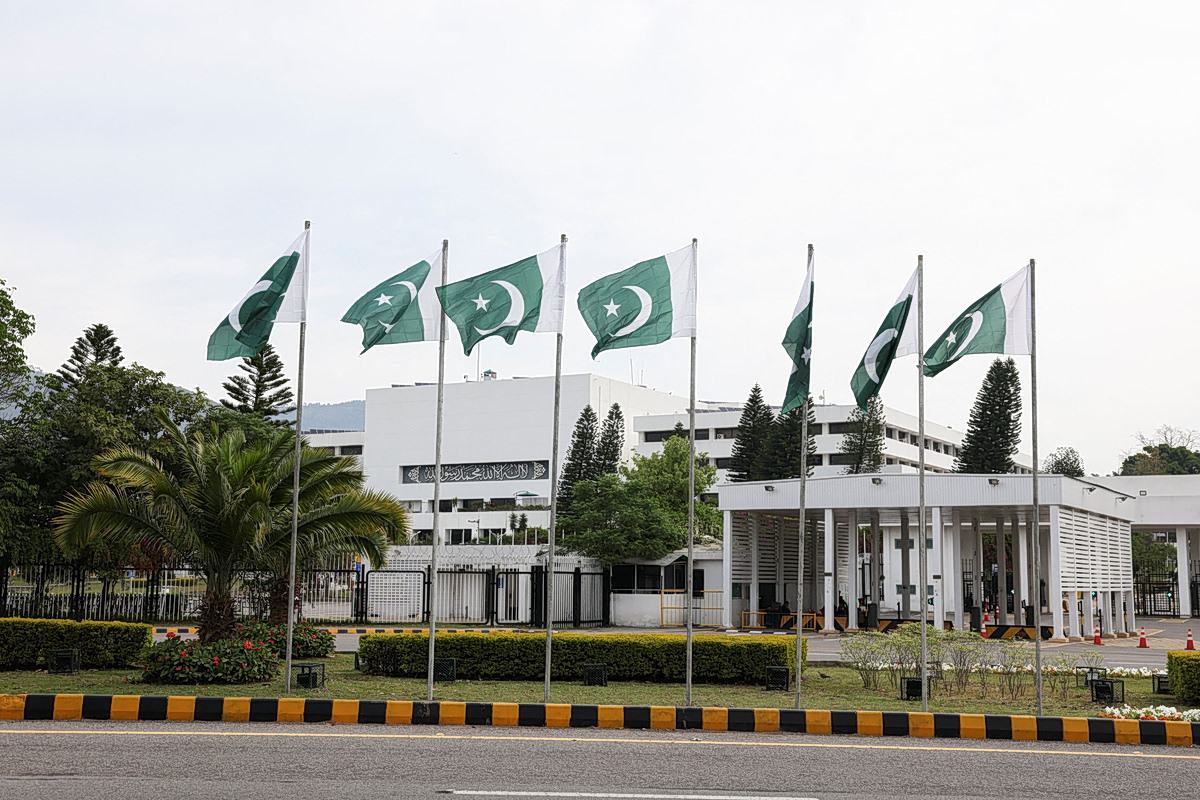 Συνομιλίες ΗΠΑ και Ιράν σε κλίμα αμοιβαίας δυσπιστίας – Αναφορές ότι έφτασε στο Πακιστάν η αμερικανική αντιπροσωπεία