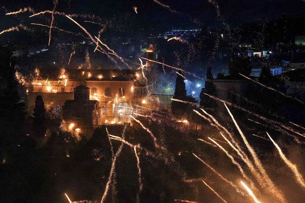 Ρουκετοπόλεμος στη Χίο: Η πιο «εκρηκτική» Ανάσταση στην Ελλάδα