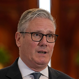 Βρετανία: «Δεν στηρίζουμε» τον αμερικανικό αποκλεισμό του Ιράν – Διπλωματική κινητοποίηση για τα Στενά του Ορμούζ