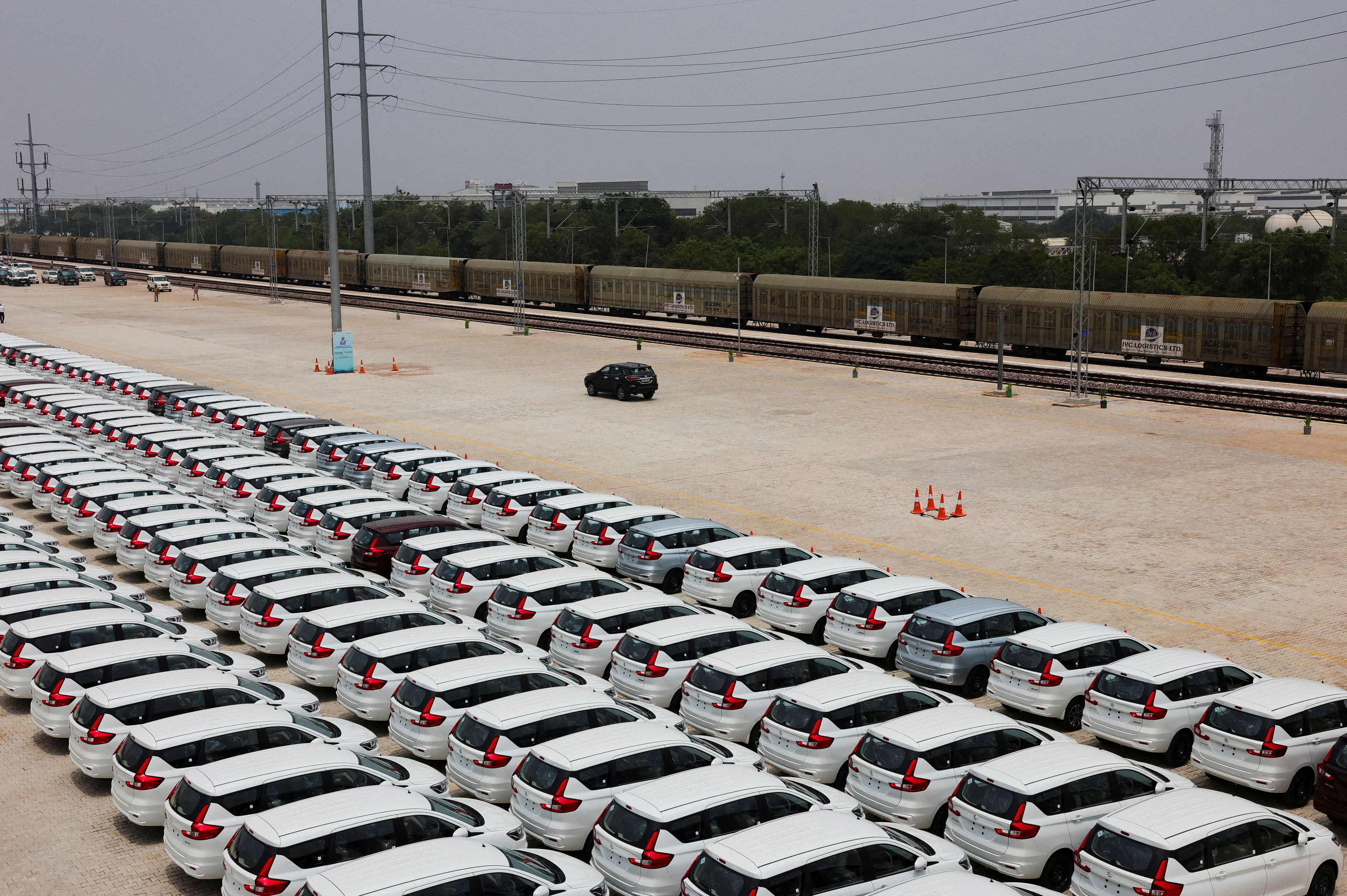 Ινδία: Επιλέγει υβριδικά αντί για EVs – Η κυριαρχία των ιαπωνικών αυτοκινητοβιομηχανιών