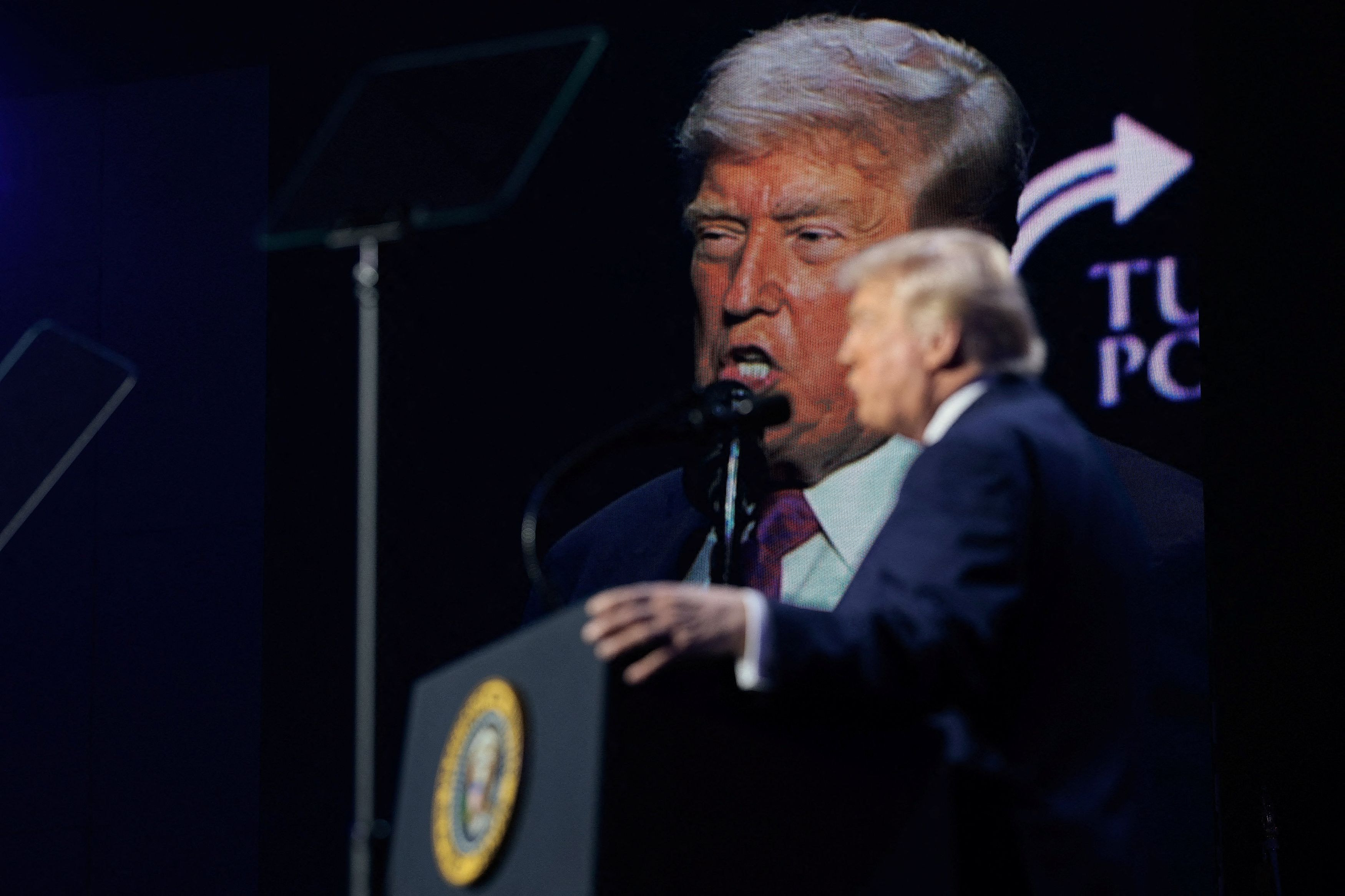 Τραμπ: Σε διαπραγματεύσεις με την εφορία των ΗΠΑ σε σχέση με αγωγή ύψους 10 δισ.