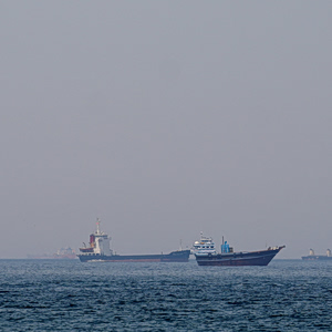 Στενά Ορμούζ: Στον «πάγο» οι διελεύσεις