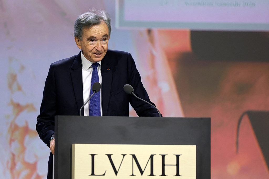 Μπερνάρ Αρνό: «Ο πόλεμος μπορεί να τινάξει την παγκόσμια οικονομία στον αέρα»