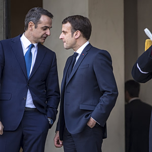 Μακρόν: Στην Αθήνα στις 24 και 25 Απριλίου – Νέα αμυντική συμφωνία Ελλάδας – Γαλλίας