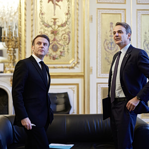 Η «εβδομάδα Μακρόν» και η αναζήτηση θετικού αφηγήματος για την κυβέρνηση