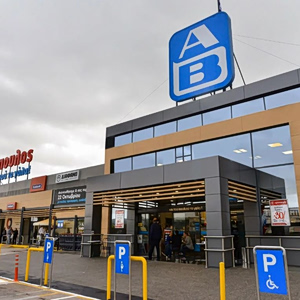 ΑΒ Βασιλόπουλος: Εξαγορά τριών καταστημάτων στη Σαντορίνη