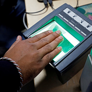 Ινδία: Αποσύρει την υποχρεωτική εγκατάσταση της εφαρμογής Aadhaar στα smartphones