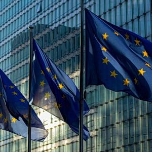 Κομισιόν: Εγκρίθηκε το προσωρινό πλαίσιο κρατικών ενισχύσεων – Τι περιλαμβάνει