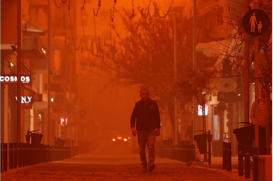 African Dust Engulfs Crete, Disrupts Flights