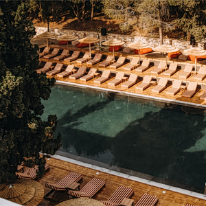 Domes Resorts: Αποκτά πλειοψηφικό ποσοστό στην Casa Collectiv