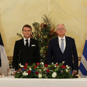 Μακρόν: Αν απειληθεί η κυριαρχία της Ελλάδας θα είμαστε εδώ