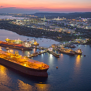 Motor Oil: «Ζωντανό» το FSRU «Διώρυγα Gas» με επανένταξη στο πρόγραμμα ανάπτυξης του ΔΕΣΦΑ