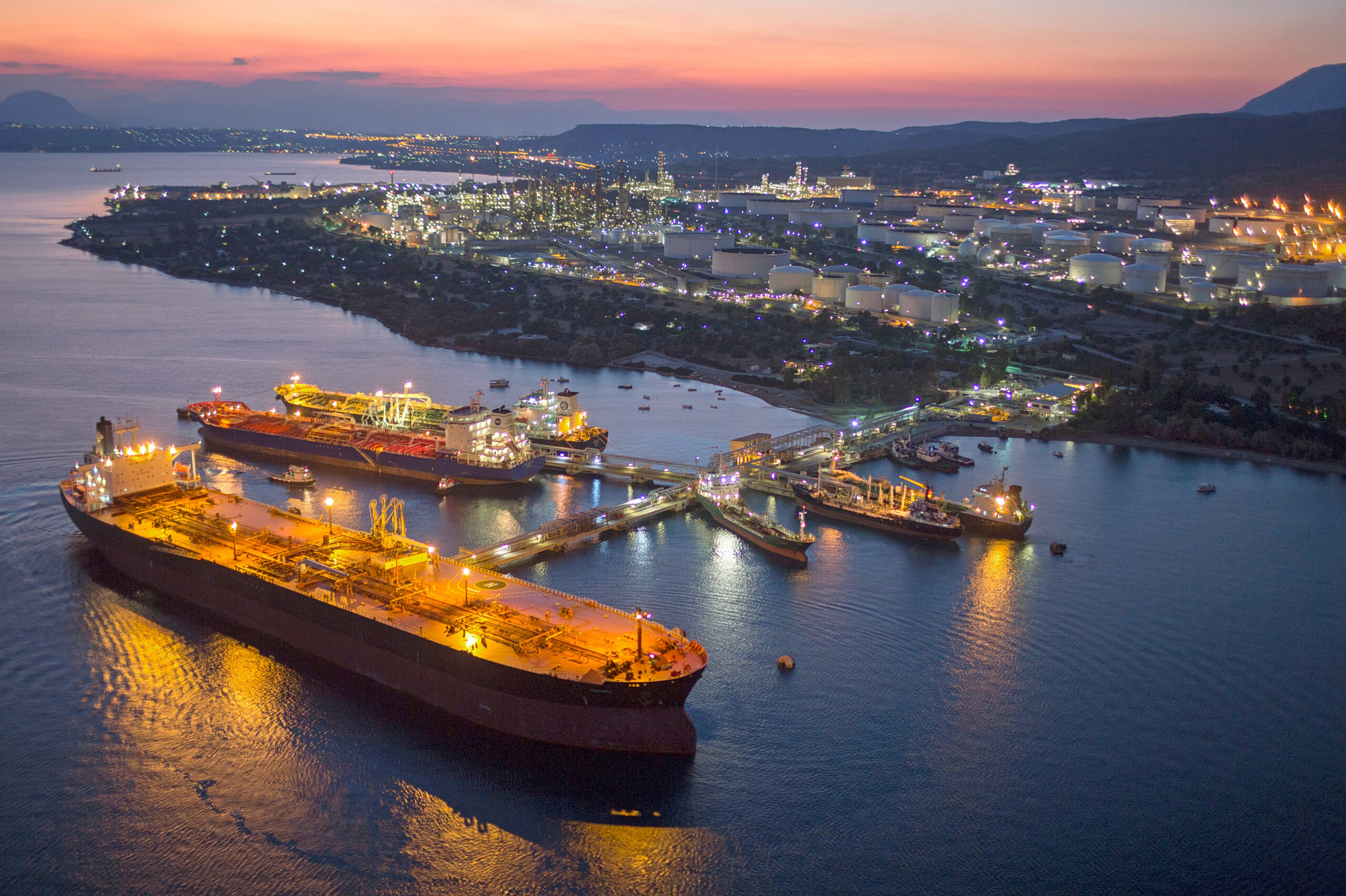 Motor Oil: «Ζωντανό» το FSRU «Διώρυγα Gas» με επανένταξη στο πρόγραμμα ανάπτυξης του ΔΕΣΦΑ